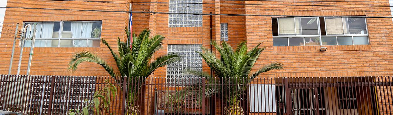 Fachada del Colegio Sol de Chile